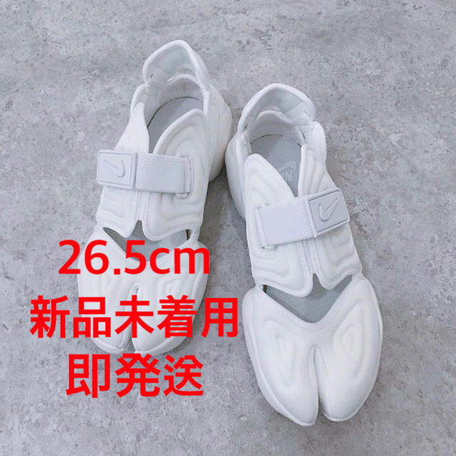 NIKE(ナイキ)の【wmns 26.5cm 新品未着用 即発送】nike アクアリフト ホワイト レディースの靴/シューズ(スニーカー)の商品写真