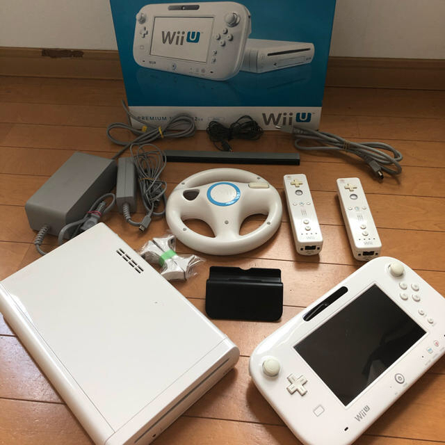 Wii U プレミアムセット リモコン2個　レシーバー　ソフト11本付