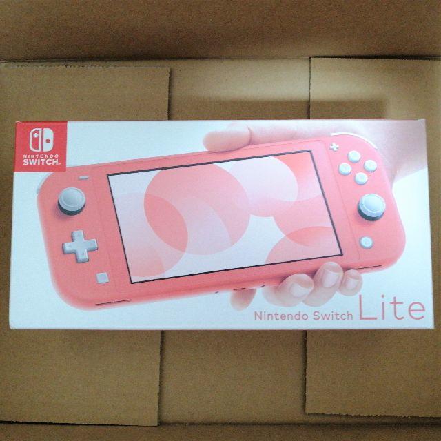 Nintendo Switch(ニンテンドースイッチ)の【新品送料込】 Nintendo Switch Lite コーラル 店舗印なし エンタメ/ホビーのゲームソフト/ゲーム機本体(家庭用ゲーム機本体)の商品写真