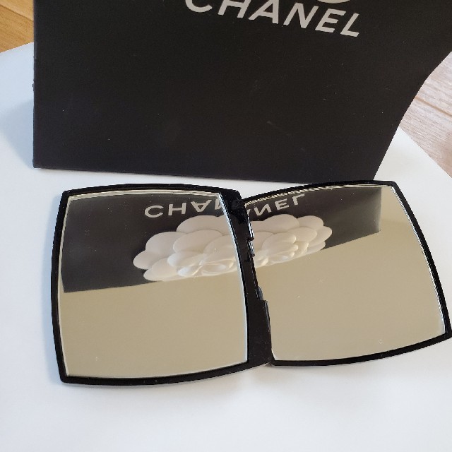 CHANEL(シャネル)のシャネル　手鏡 コスメ/美容のメイク道具/ケアグッズ(その他)の商品写真