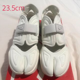 ナイキ(NIKE)のW NIKE AQUA RIFT アクアリフト　白　23.5(サンダル)