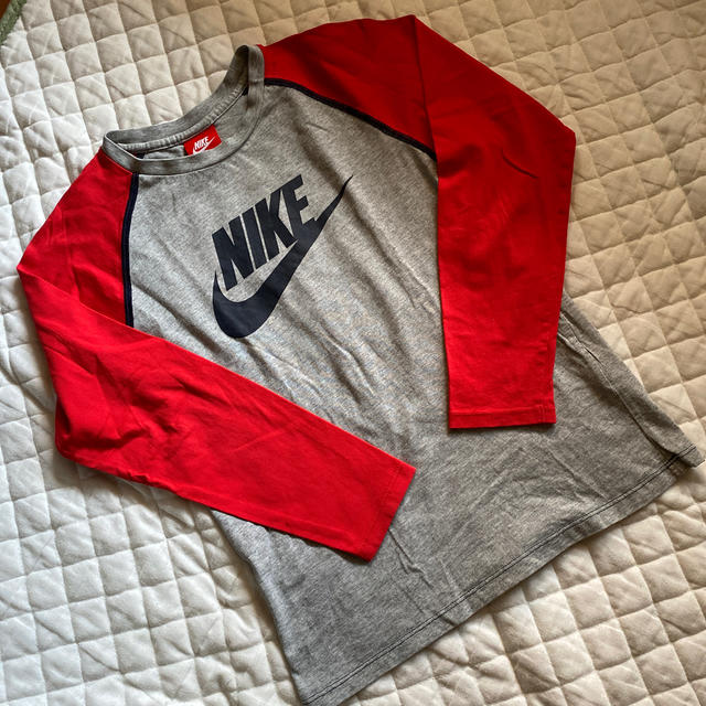 NIKE(ナイキ)の長袖シャツ◎nike☆140 キッズ/ベビー/マタニティのキッズ服男の子用(90cm~)(Tシャツ/カットソー)の商品写真