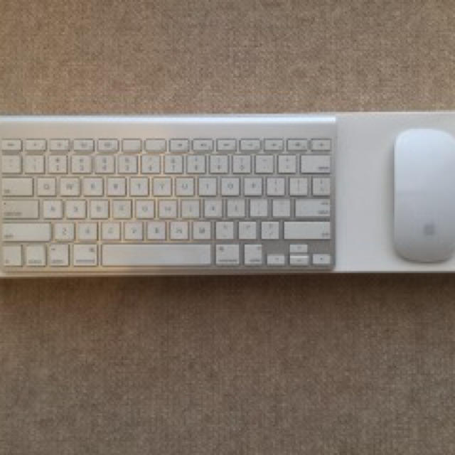 Apple iMac (27-inch Mid 2011) Apple iMac (27-inch Mid 2011)