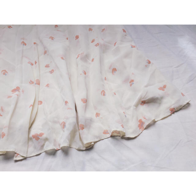 flower(フラワー)の白い小花柄スカート◯ レディースのスカート(ロングスカート)の商品写真