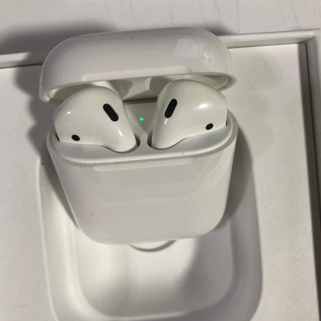 オーディオ機器AirPods 新品未使用　第二世代