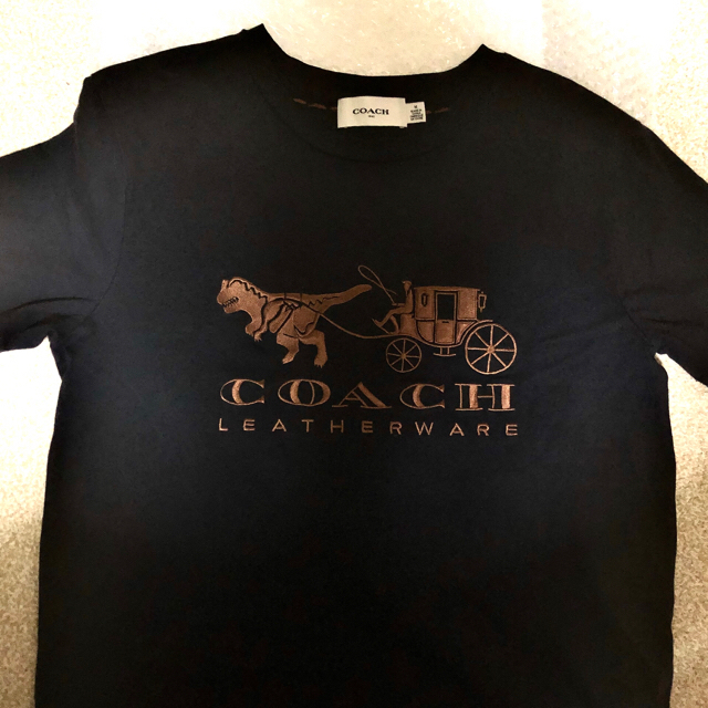 COACH(コーチ)のCOACH レキシーTシャツ　カットソー レディースのトップス(Tシャツ(半袖/袖なし))の商品写真