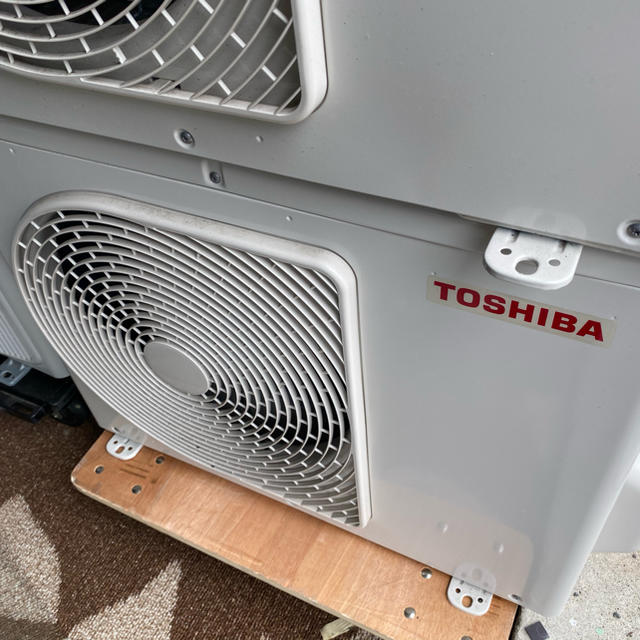 東芝(トウシバ)の2019年製 東芝 室外機も送料込 6畳用 冷暖房 エアコン クーラー スマホ/家電/カメラの冷暖房/空調(エアコン)の商品写真