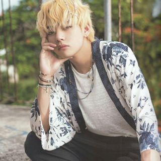防弾少年団(BTS) - カーディガン・テテ着用・V・テヒョン・防弾少年団