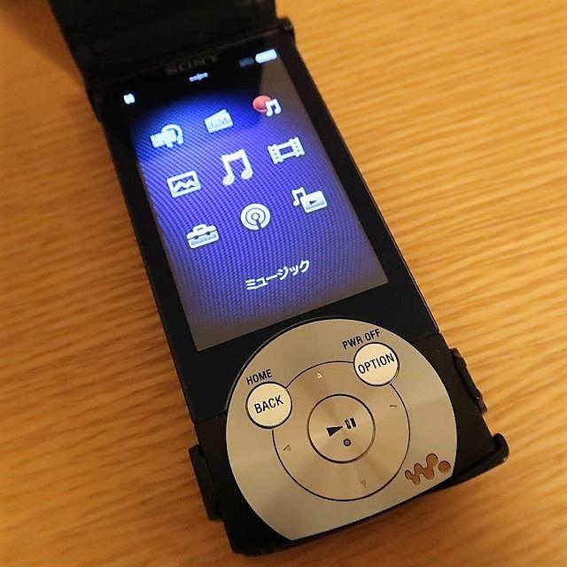 WALKMAN(ウォークマン)のWalkman NW-A846 ブラック 32GB 純正レザーケース付き スマホ/家電/カメラのオーディオ機器(ポータブルプレーヤー)の商品写真