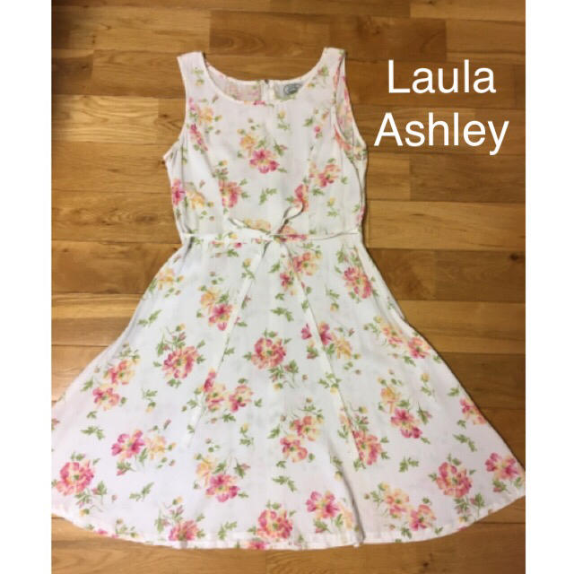 LAURA ASHLEY(ローラアシュレイ)の＊セール中！【Laura Ashley】花柄ワンピース レディースのワンピース(ひざ丈ワンピース)の商品写真