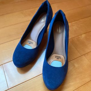 クラークス(Clarks)の四つ葉いちご様専用です❗️クラークス　ヒール　スウェード&皮革　ブルー　24.0(ハイヒール/パンプス)