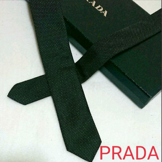 PRADA(プラダ)の【美品】PRADA ネクタイ ドット柄 箱付き 送料込 メンズのファッション小物(ネクタイ)の商品写真