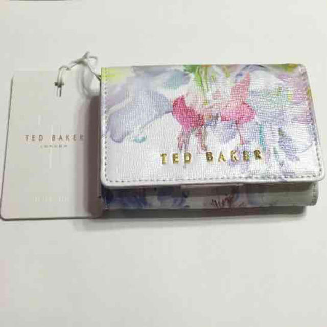 TED BAKER(テッドベイカー)のTED BAKER 新作レザー花がら財布 レディースのファッション小物(財布)の商品写真
