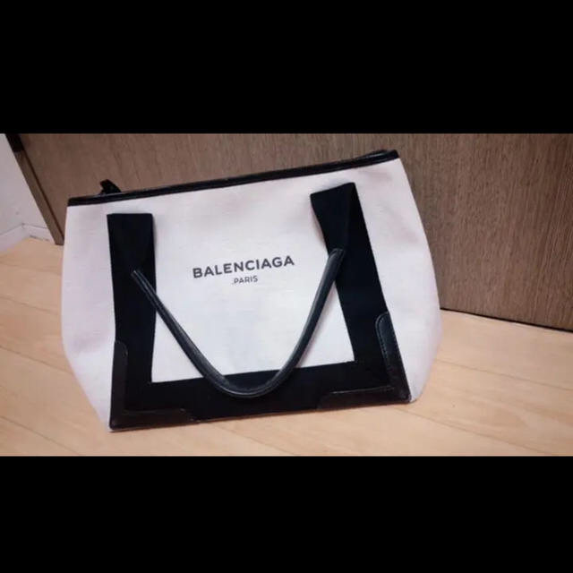 Balenciaga(バレンシアガ)の【正規品】バレンシアガ　トートバック　Sサイズ レディースのバッグ(トートバッグ)の商品写真