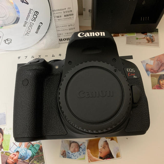 Canon(キヤノン)のCanon eos kiss x8i ダブルズームキット スマホ/家電/カメラのカメラ(デジタル一眼)の商品写真