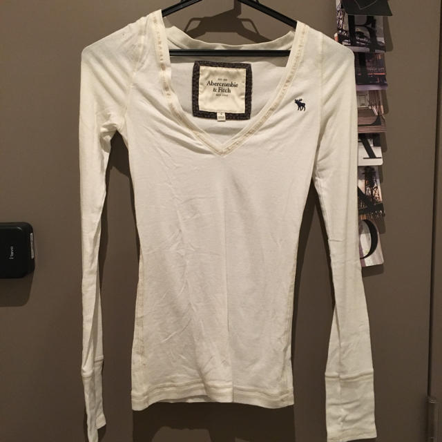 Abercrombie&Fitch(アバクロンビーアンドフィッチ)のアバクロ 白ロンT レディースのトップス(Tシャツ(長袖/七分))の商品写真