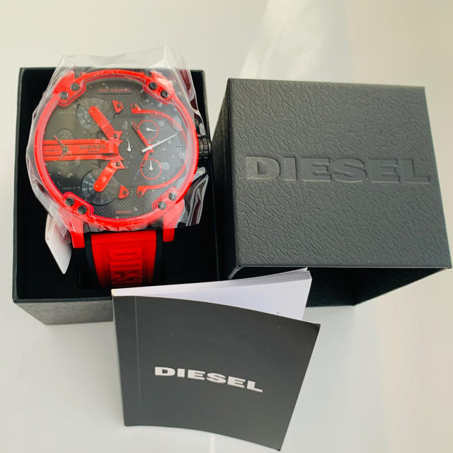 DIESEL(ディーゼル)の★赤いヤツ★【新品【新品】定価58300円 ディーゼル レッド 腕時計 クォーツ メンズの時計(腕時計(アナログ))の商品写真