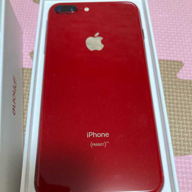 iPhone(アイフォーン)のiPhone 8 Plus RED 256GB【値下げ済】 スマホ/家電/カメラのスマートフォン/携帯電話(スマートフォン本体)の商品写真