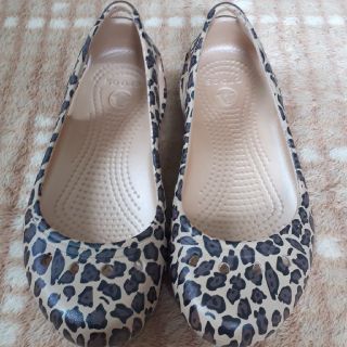 クロックス(crocs)のクロックス　豹柄　サンダル　パンプス(サンダル)