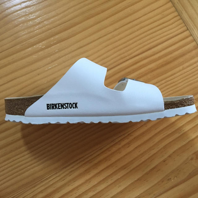 BIRKENSTOCK(ビルケンシュトック)の【pepe様専用】ビルケンシュトック アリゾナ ホワイト 38 レディースの靴/シューズ(サンダル)の商品写真