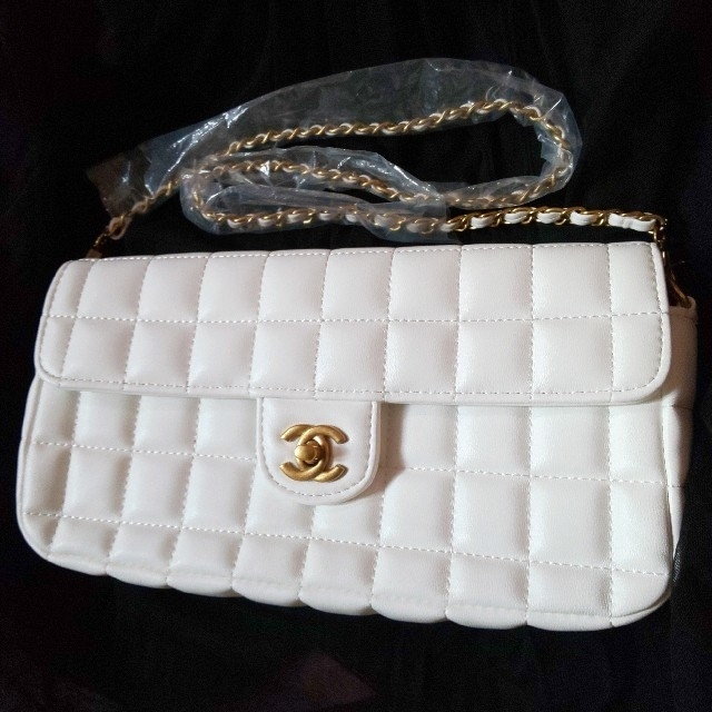 CHANEL(シャネル)のCHANEL ショルダー/クラッチバッグ VIPノベルティ/新品未使用 レディースのバッグ(ショルダーバッグ)の商品写真