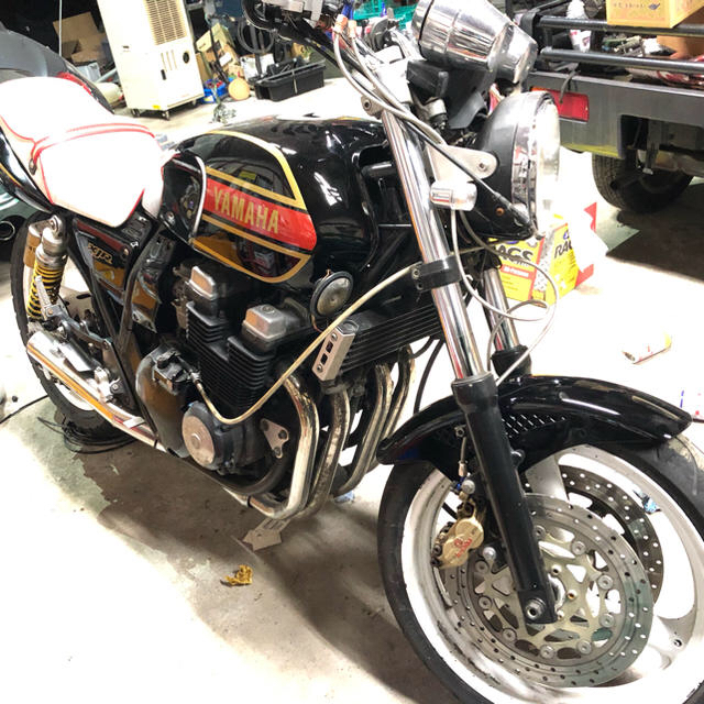 バイクXJR400 車検有り　塗り立て、エンジン載せ換え済（岡山ゼファーZRX400