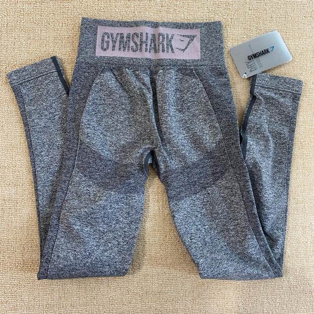 GYMSHARK レギンス　新品 レディースのレッグウェア(レギンス/スパッツ)の商品写真