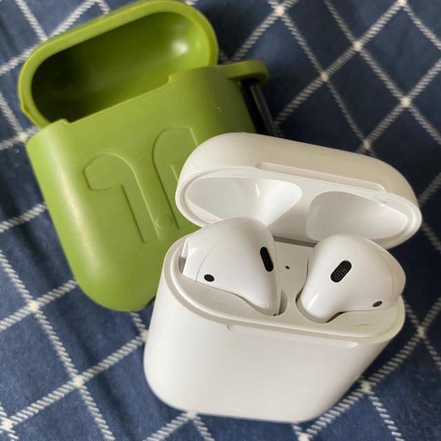 Apple(アップル)のairpods(第1世代) スマホ/家電/カメラのオーディオ機器(ヘッドフォン/イヤフォン)の商品写真