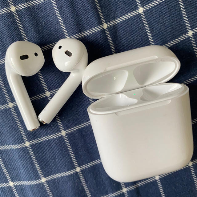 Apple(アップル)のairpods(第1世代) スマホ/家電/カメラのオーディオ機器(ヘッドフォン/イヤフォン)の商品写真