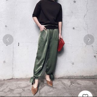 アメリヴィンテージ(Ameri VINTAGE)のAMERI SHINY ANKLE RIBBON PANTS (カジュアルパンツ)