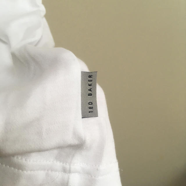 TED BAKER(テッドベイカー)のted baker 白tシャツ メンズのトップス(Tシャツ/カットソー(半袖/袖なし))の商品写真