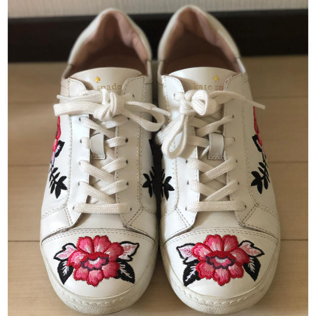 kate spade new york(ケイトスペードニューヨーク)のkate spade 花柄 刺繍スニーカー レディースの靴/シューズ(スニーカー)の商品写真