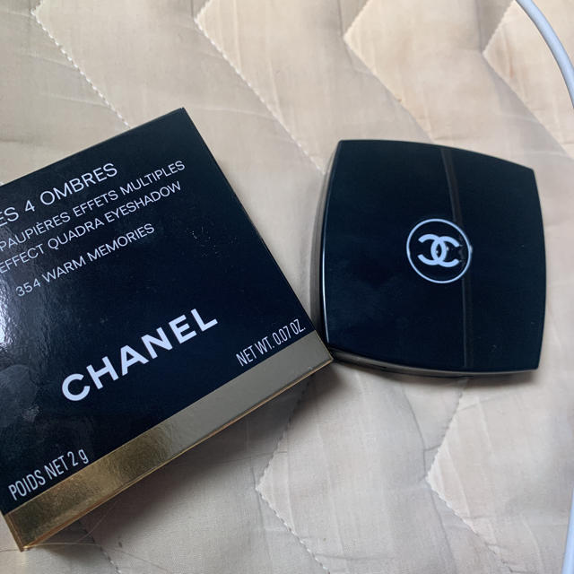 CHANEL(シャネル)のCHANEL アイシャドウ レ キャトル オンブル 354 ウォーム メモリーズ コスメ/美容のベースメイク/化粧品(アイシャドウ)の商品写真