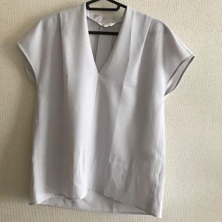 プラステ(PLST)の(美品)PLST ドライギャバVネックタックブラウス(シャツ/ブラウス(半袖/袖なし))