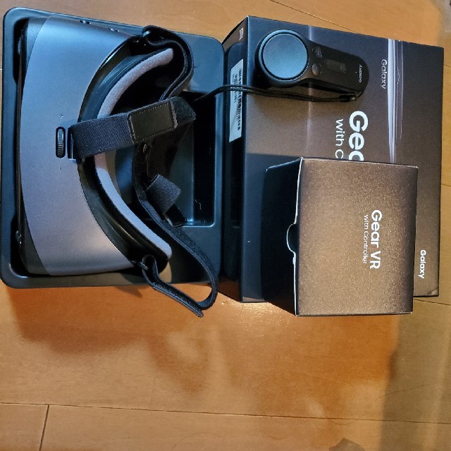 SAMSUNG(サムスン)のGalaxy Gear VR with Controller SM-R325 スマホ/家電/カメラのスマートフォン/携帯電話(その他)の商品写真