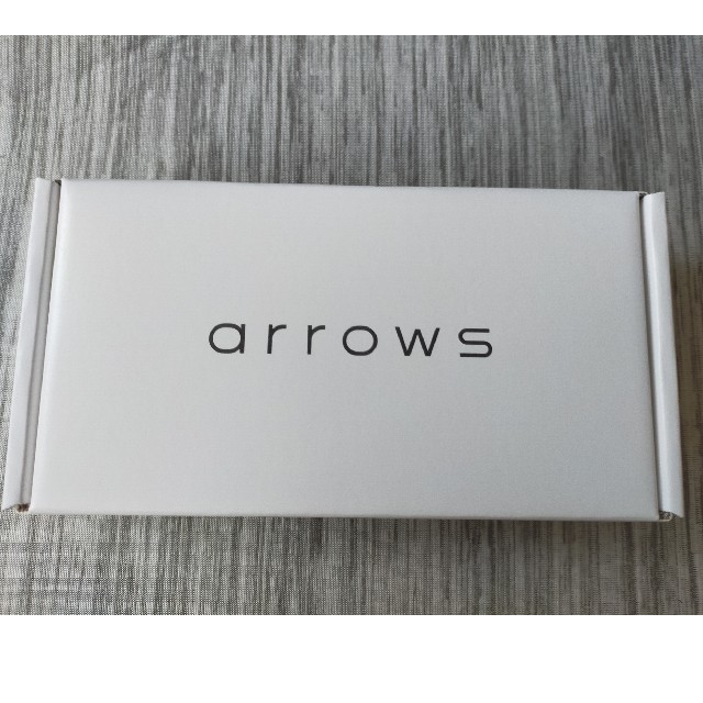 arrows(アローズ)のarrows M05ホワイト スマホ/家電/カメラのスマートフォン/携帯電話(スマートフォン本体)の商品写真