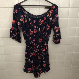 ホリスター(Hollister)の花柄オフショルオールインワン(オールインワン)