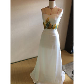 ハンドメイド　ミモザ刺繍のウエディングドレス(ウェディングドレス)