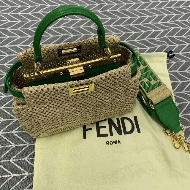 FENDI PEEKABOO MINI ピーカブー 夏バッグ ラフィアラフィアラムレザー内側素材