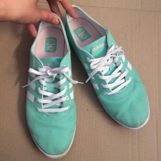 アディダス(adidas)のadidasスニーカー(スニーカー)