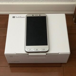 シャープ(SHARP)のシンプルスマホ4 SIMロック解除済み(スマートフォン本体)