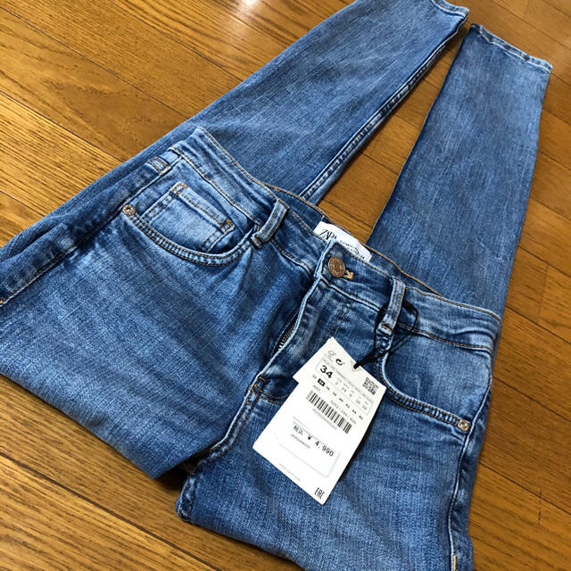 ZARA(ザラ)のタグ付き　zara スキニー　デニム  レディースのパンツ(デニム/ジーンズ)の商品写真