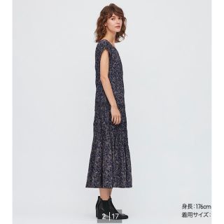 ユニクロ(UNIQLO)のツイストプリーツワンピース（半袖・ペイズリー）ブルー(ロングワンピース/マキシワンピース)