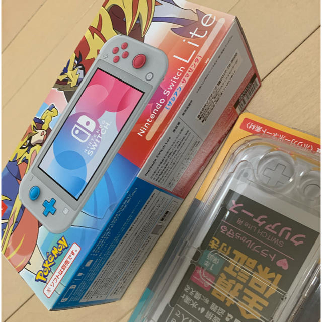 任天堂(ニンテンドウ)のNintendo Switch Lite ザシアン・ザマゼンタ エンタメ/ホビーのゲームソフト/ゲーム機本体(家庭用ゲーム機本体)の商品写真