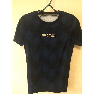 スキンズ(SKINS)のデサント　SKINS フィット半袖シャツ　メンズ(Tシャツ/カットソー(半袖/袖なし))