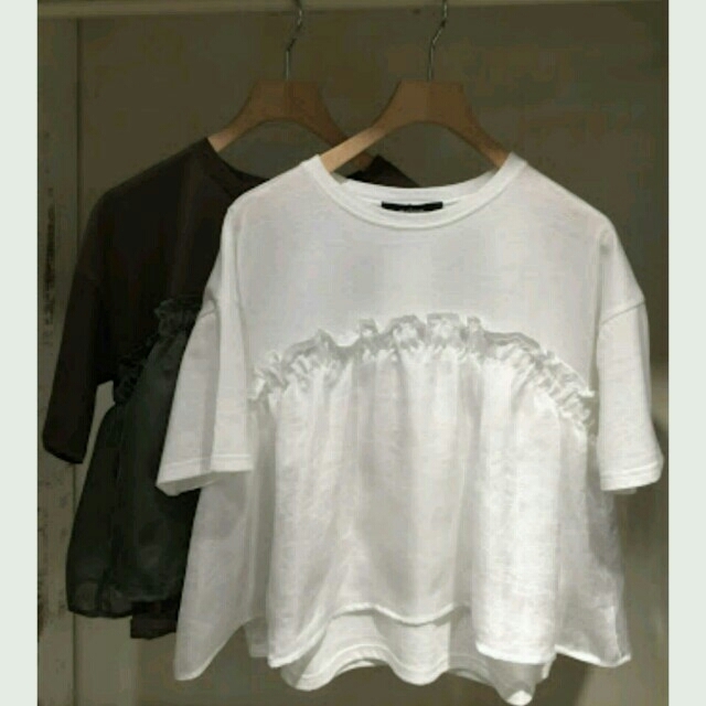 w closet(ダブルクローゼット)の新品♡サテン切替プルオーバー レディースのトップス(Tシャツ(半袖/袖なし))の商品写真