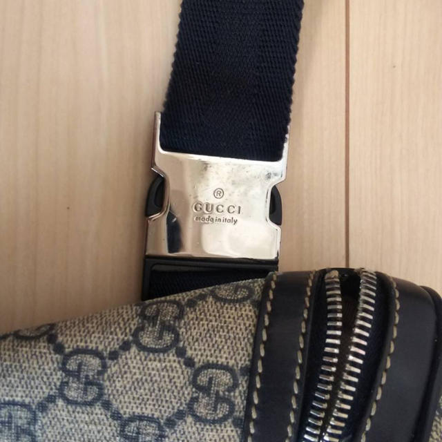 Gucci(グッチ)のかおる様　専用　　　GUCCI 肩掛け　バック　グッチ メンズのバッグ(ショルダーバッグ)の商品写真