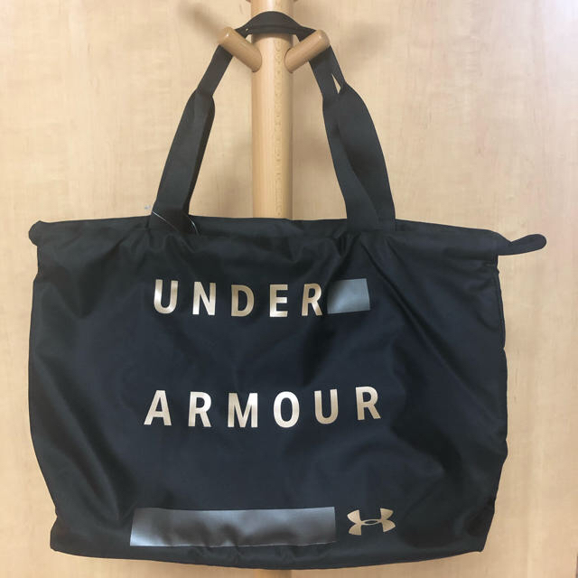 UNDER ARMOUR(アンダーアーマー)の新品! アンダーアーマー　トート　エコバッグ　ブラックxゴールド　フェイバリット レディースのバッグ(トートバッグ)の商品写真