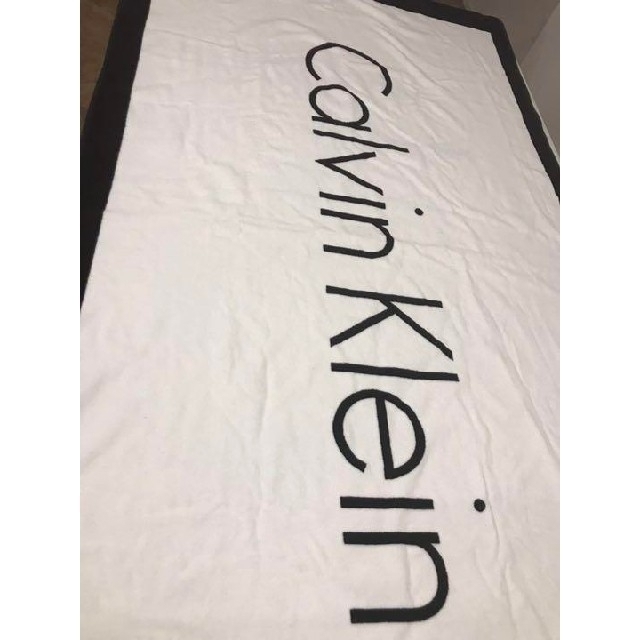 Calvin Klein(カルバンクライン)の新品　Calvin Klein★ビーチタオル大判 スポーツ/アウトドアのスポーツ/アウトドア その他(マリン/スイミング)の商品写真