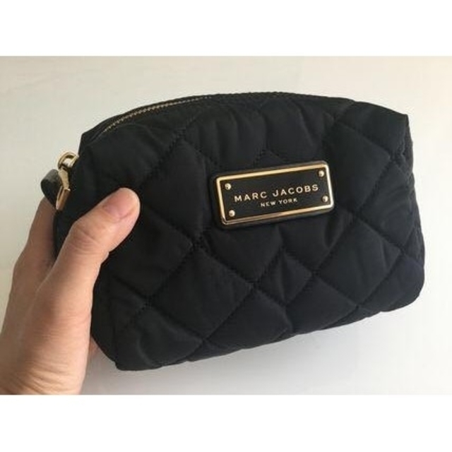 MARC JACOBS(マークジェイコブス)の新品　Marc Jacobs★キルトポーチ レディースのファッション小物(ポーチ)の商品写真